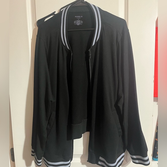 LOWEST PRICE AVAILABLE-Long Sleeve Bomber type Sweater - Picture 8 of 9